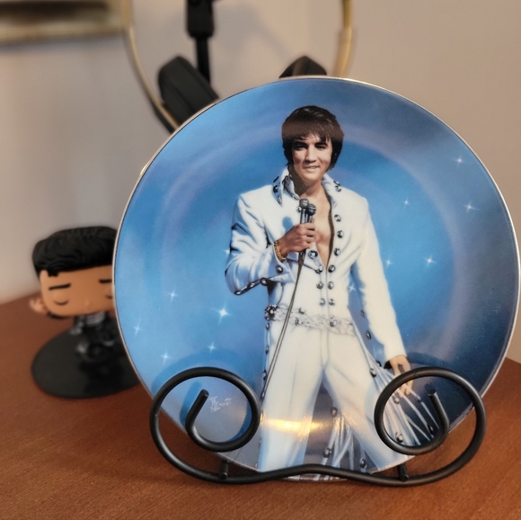 The Bradford Exchange "Elvis Presley" Plate - Picture 1 of 4